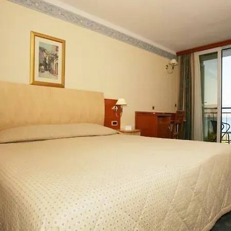 Sunny By Valamar, Ex Zvonimir 4*