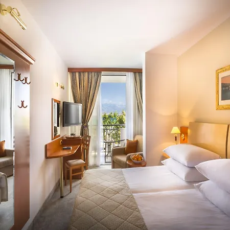 Hotel Sunny By Valamar, Ex Zvonimir 4*