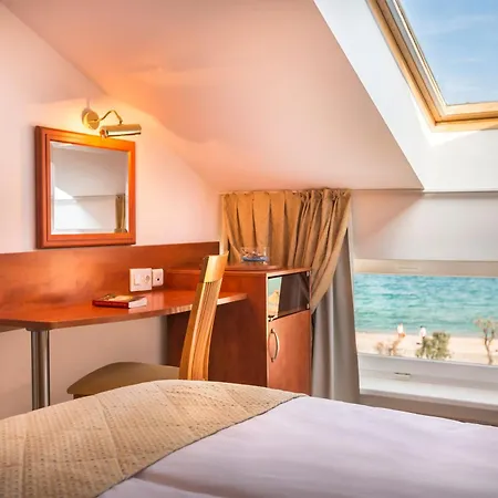 Sunny By Valamar, Ex Zvonimir Hotel
