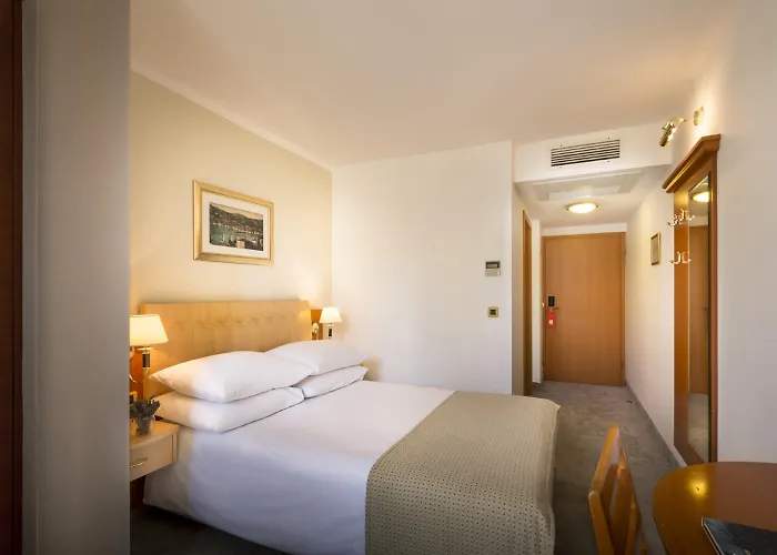 Sunny By Valamar Hotell