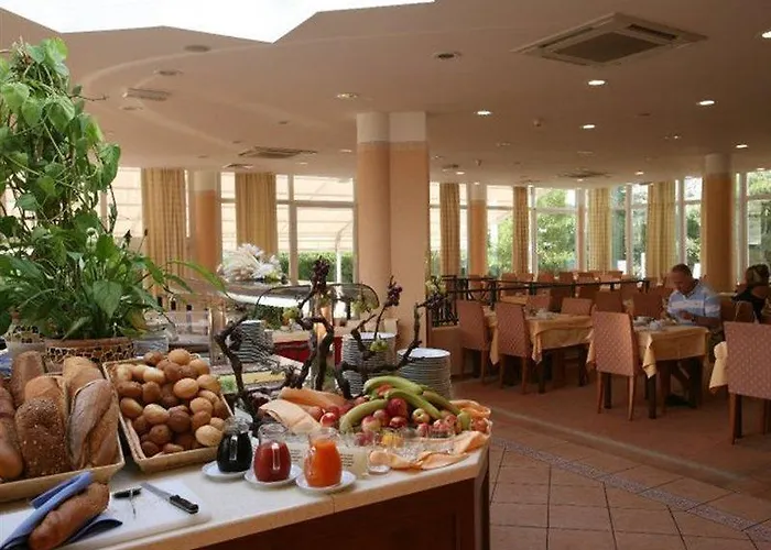 Hotell Sunny By Valamar 4*
